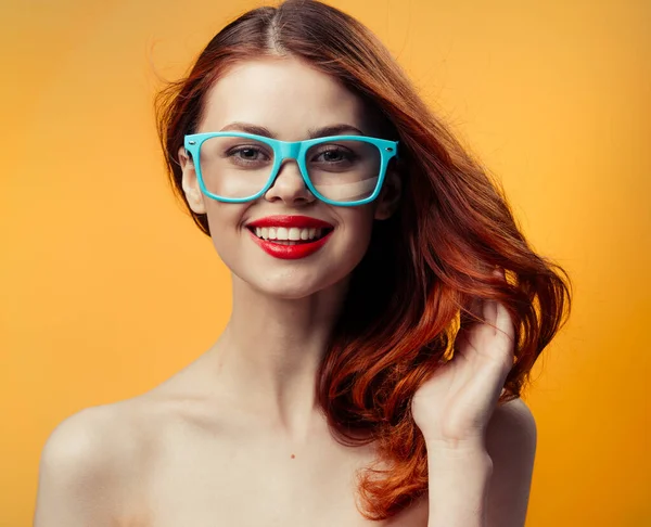 Pretty red-haired woman with nude keys red lips glasses luxury — Stock Photo, Image