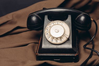 Nostalji iletişim denen eski bir telefon teknolojisi.