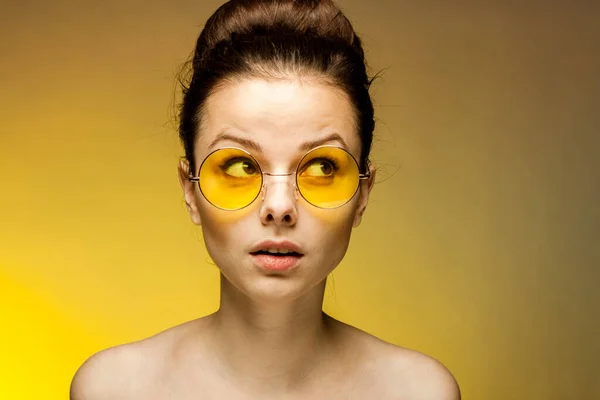 Brunette with yellow glasses bare shoulders clear skin — Stock Photo, Image