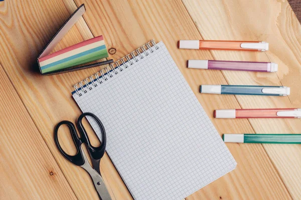 Marcadores de bloc de notas para papelería escolar de escritorio de dibujo — Foto de Stock