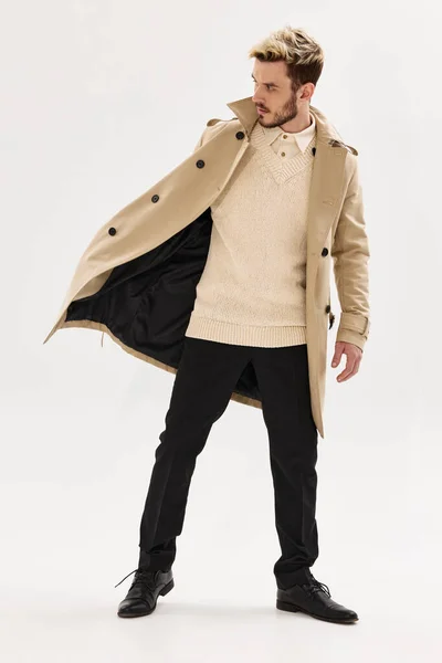 Hombre de abrigo de estilo moderno accesorios de ropa de otoño — Foto de Stock