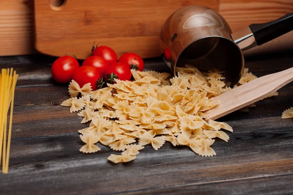 Pasta Parmigiano Gourmet cucina italiana salsa pomodorini — Foto Stock