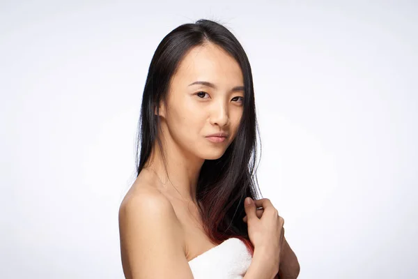 Pretty asian woman naked shoulders skin care spa treatments — Stock Photo, Image