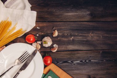 Kiraz soslu domates ve İtalyan spagetti mutfağı.