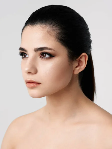 Pretty woman naked clear skin side glance makeup model — Stock Photo, Image