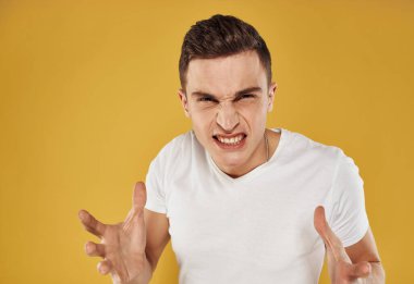 Duygusal adam elleriyle hareket eder. Duygusal model gerginliği.