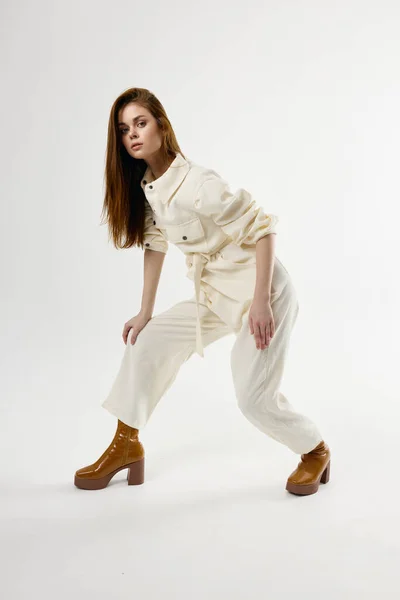 Pretty woman fashion clothing studio modern style full length — Stockfoto