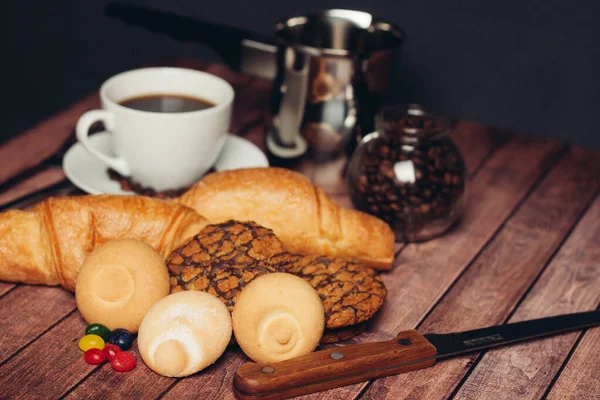 Söta bakverk frukost desserter kaffe kopp tradition — Stockfoto