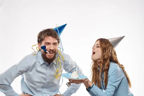 Festa di compleanno discoteca giovani con torta e colonne divertente vista ritagliata primo piano — Foto Stock