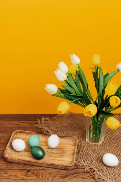 Tulip bouquet easter eggs holiday spring yellow background — Photo