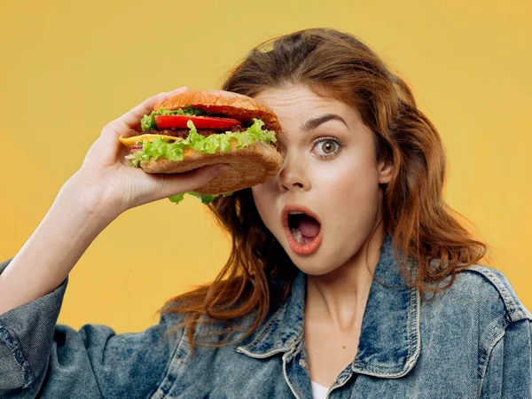 Woman with open mouth hamburger fast food snack close-up — Stockfoto