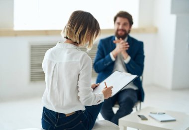 Psikologlar tarafından atanan bir erkek iletişim sağlığı danışmanlığı