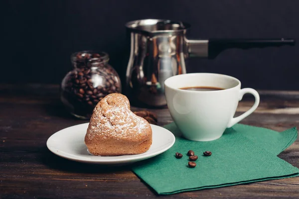 Heart-shaped cookies snack coffee breakfast romance meal — Stock Photo, Image