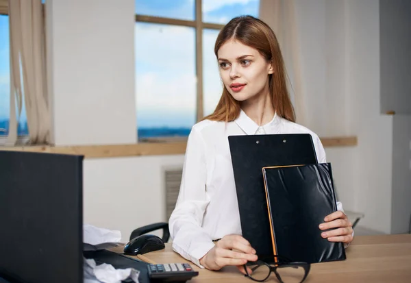 Zakelijke vrouw documenten kantoor secretaris werk professioneel — Stockfoto
