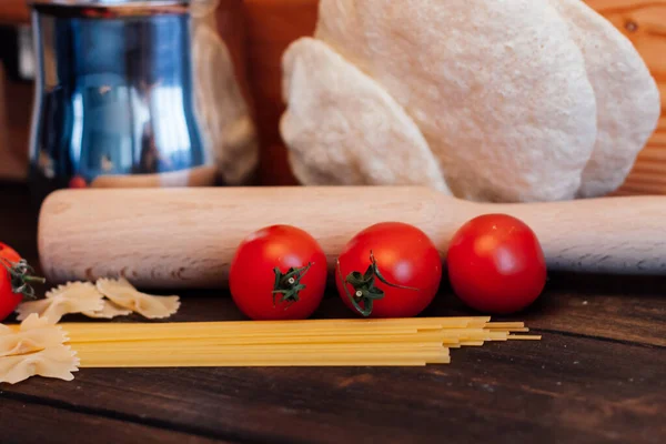 Cucina cucina italiana farina prodotto cucina tavolo — Foto Stock