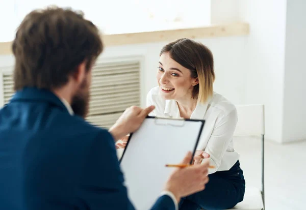 Donna alla reception allo psicologo problemi di salute consultazione depressione — Foto Stock