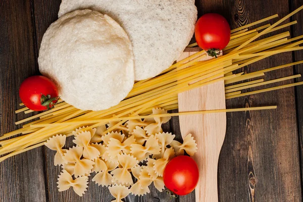 Italienische Pasta Pasta Kirschtomaten Kochen Holztisch — Stockfoto