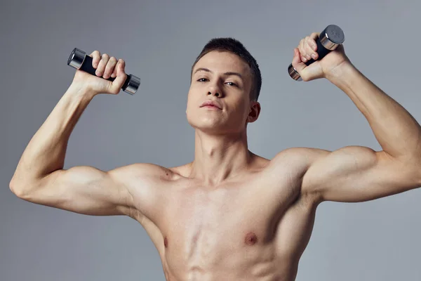 Sporty man with dumbbells in hands exercise muscles strength — Stock fotografie