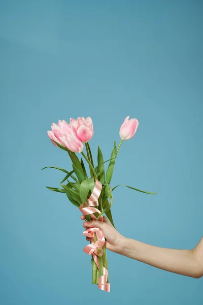 Ramo de flores hermosas regalo para mujer día estilo de vida — Foto de Stock