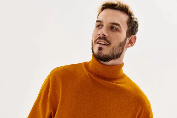 Man met baard herfst kleding mode moderne stijl close-up — Stockfoto