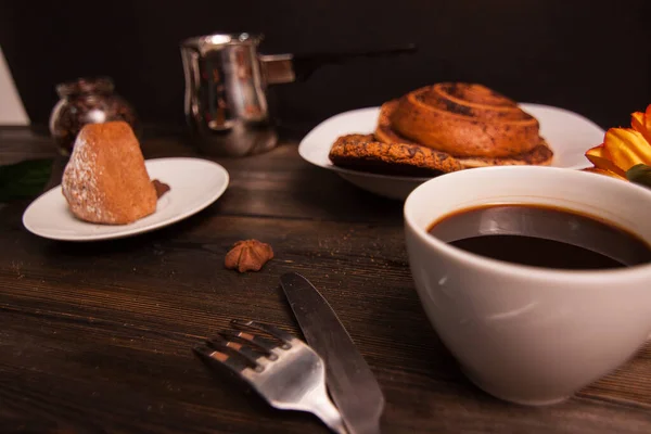 Süße Kekse Kaffeetasse Holztisch Frühstück Romantik — Stockfoto