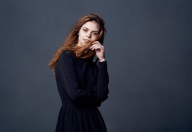 Güzel kadın zarif saç stili lüks model stüdyosu