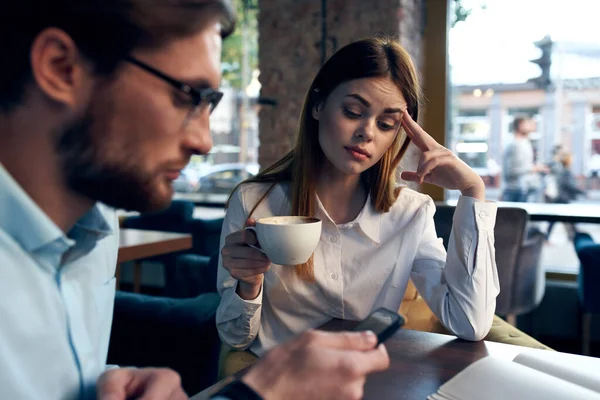 Colleghi di lavoro caffè riposo colazione comunicazione stile di vita — Foto Stock