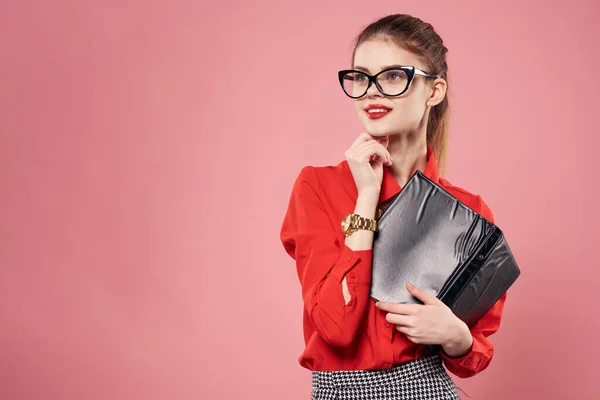 Mulher Negócios Camisa Vermelha Com Documentos — Fotografia de Stock