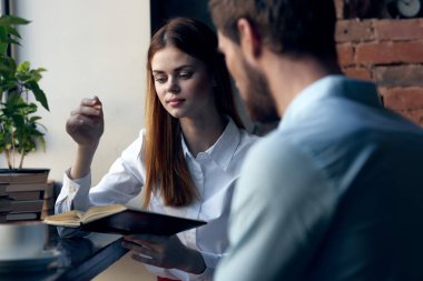 İş arkadaşları iletişim ofisi profesyonel takım yaşam tarzı