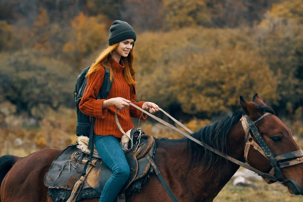 Woman Tourist Riding Horse Mountains — Stock Photo, Image