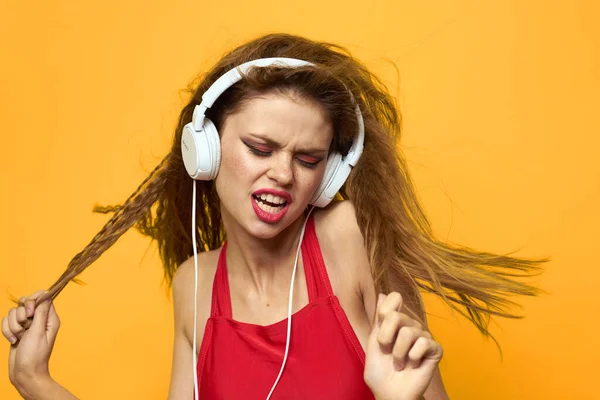 Woman Headphones Listening Music High Quality Photo — Stock Photo, Image