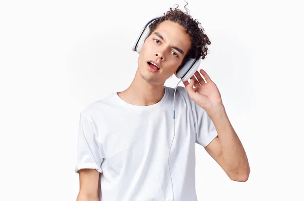 Tipo Pelo Rizado Feliz Los Auriculares Foto Alta Calidad — Foto de Stock