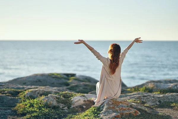 Woman Raised Hands Nature Mountains Outdoors — Stock Photo, Image