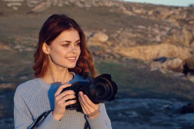 Kadın fotoğrafçı doğa profesyonel yaşam tarzı seyahati