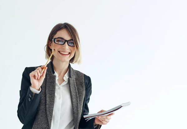 Geschäftsfrau klassische Anzugbrille Arbeit Finanzen — Stockfoto