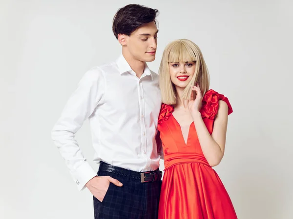 Hombre y mujer lujo romance pasión estudio moda — Foto de Stock