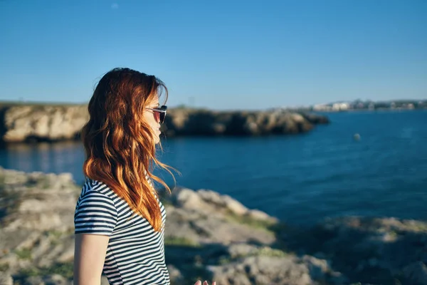 Red Haired Woman Vacation Mountains — Stock Photo, Image