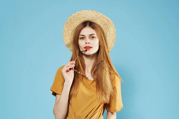 Mulher alegre em chapéu elegância óculos moda emoções — Fotografia de Stock