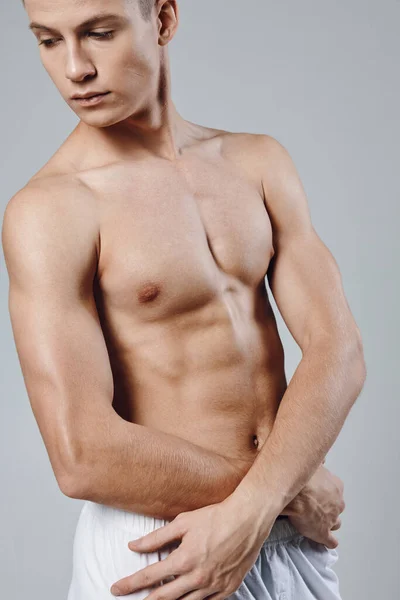 Сексуальний спортсмен з перекачаними м'язами культурист фітнес біцепс — стокове фото