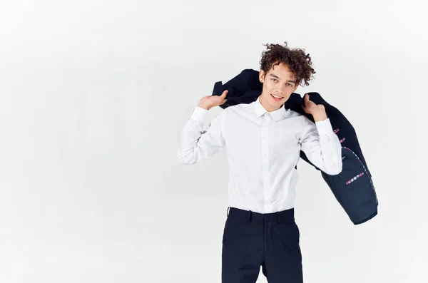 Tiener in klassieke pak met jas in de hand en lichte achtergrond bijgesneden weergave van broek — Stockfoto