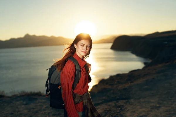 Frau touristische Landschaft Reisen Frischluft Sonnenaufgang — Stockfoto