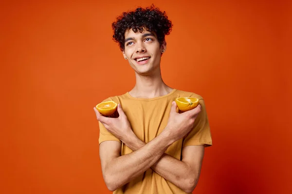 곱슬머리에 오렌지를 고품질 — 스톡 사진