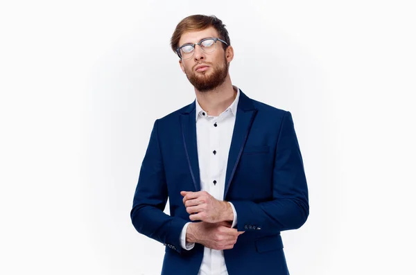 Business finance hombre guapo con gafas y chaqueta azul camisa blanca modelo — Foto de Stock