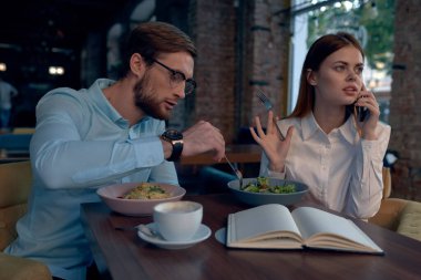 İş arkadaşları kafe kahvaltı iletişim yetkilileri finansman