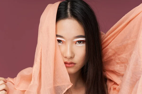 亚洲女人的外表奢侈化妆品魅力模特 — 图库照片