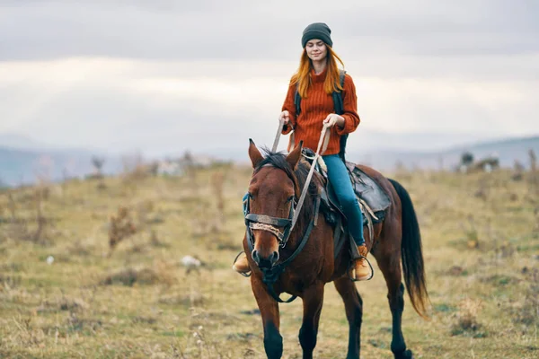 Cheerful Woman Hiker Riding Horse High Quality Photo — Stock Photo, Image
