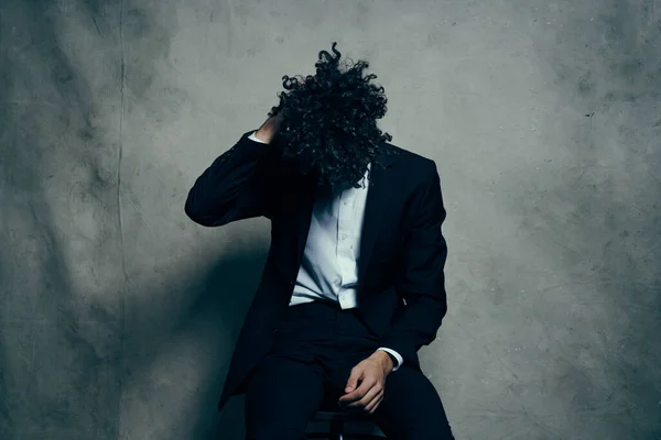Mann im Anzug schwarzer Blazer Studio beschnitten Ansicht Mode — Stockfoto