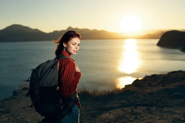 Frau touristische Landschaft Reisen Frischluft Sonnenaufgang — Stockfoto