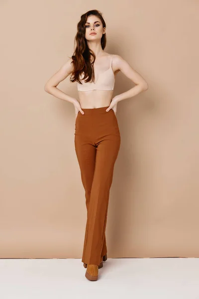 Skinny woman in pants and bra boots waist hairstyle — 图库照片