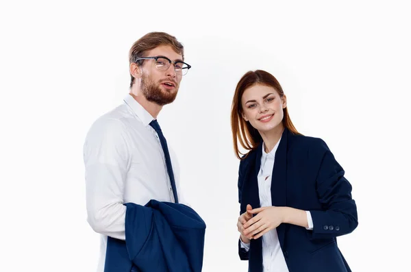 Jovem casal em ternos trabalho colegas finanças gerente de escritório — Fotografia de Stock